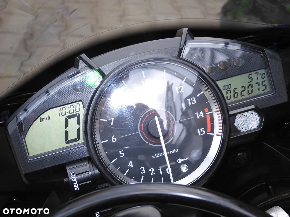 Yamaha R1 - 33