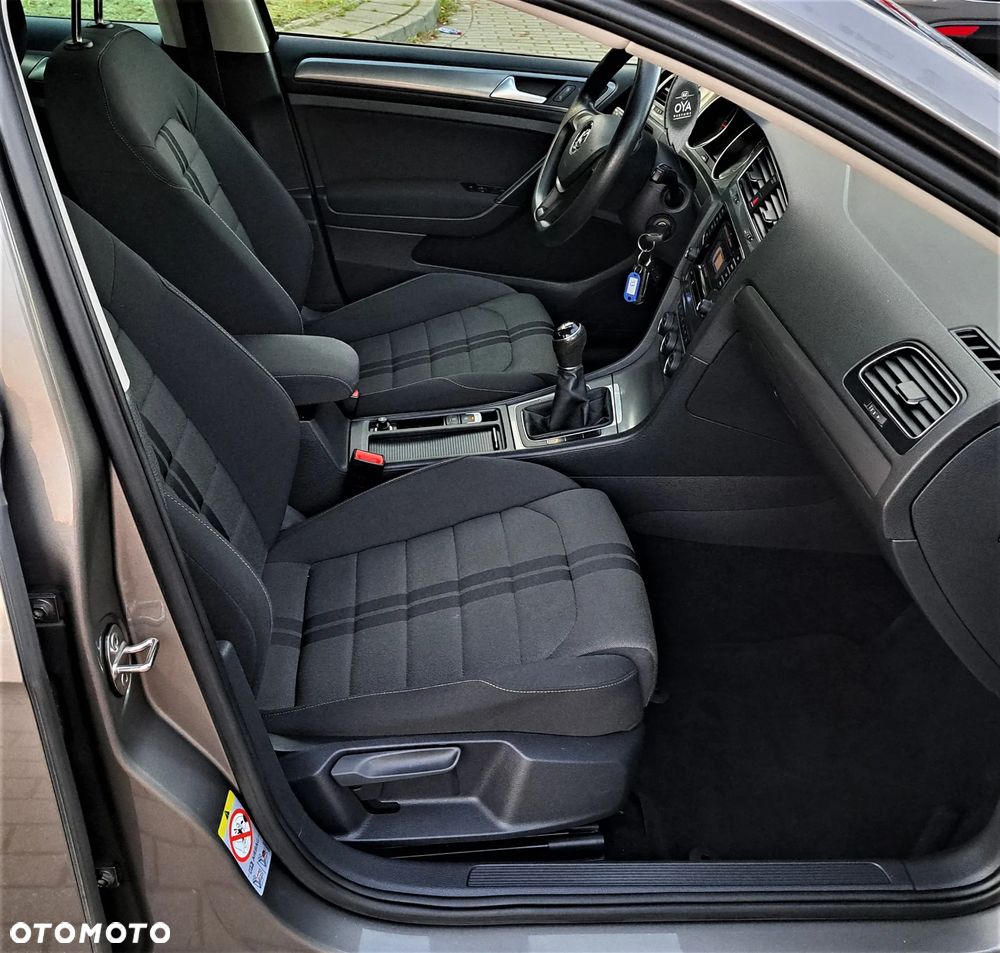 Volkswagen Golf 1.6 TDI DPF BlueMotion - 24