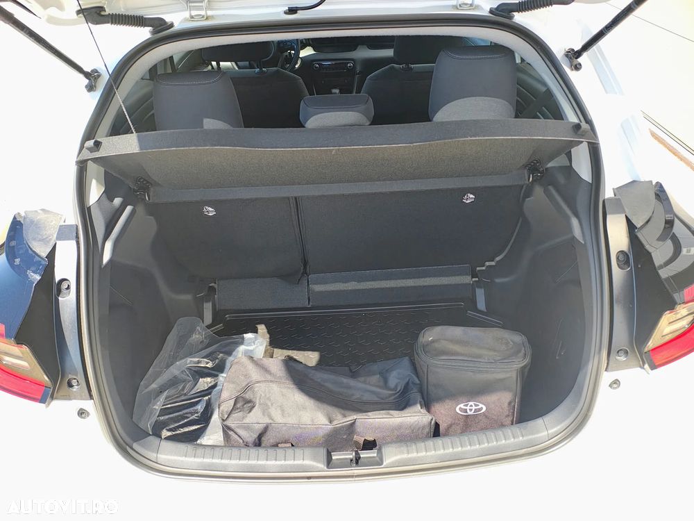 Toyota Yaris - 12