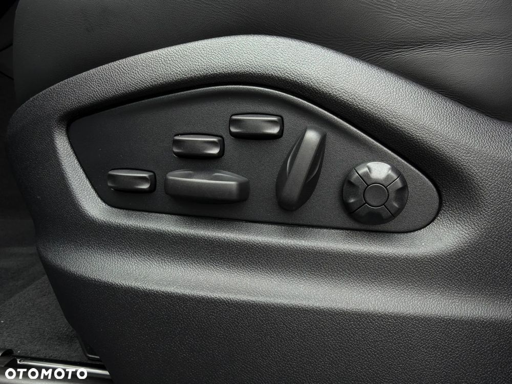 Porsche Cayenne - 26