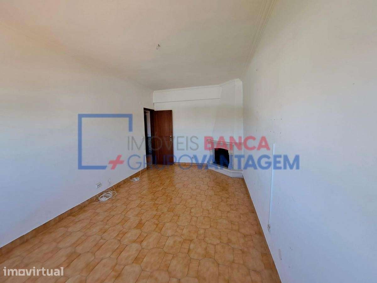 APARTAMENTO T2 A VENDA - Grande imagem: 3/27