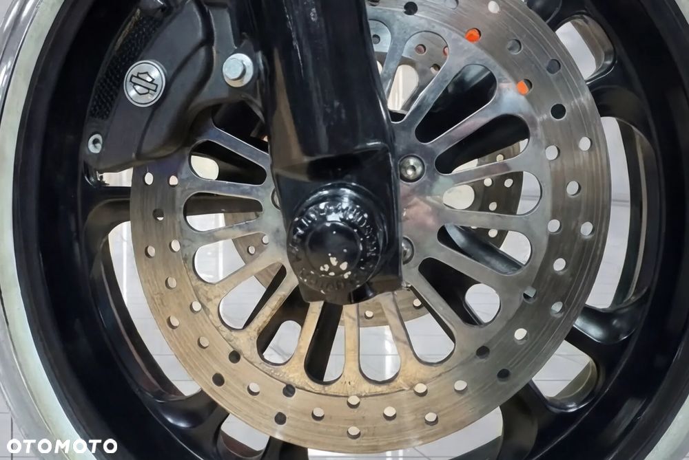 Harley-Davidson Touring Road Glide - 19