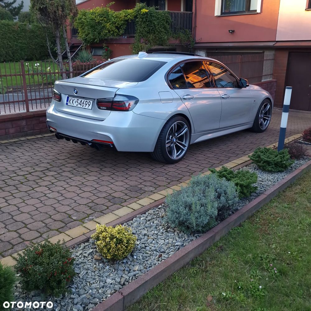 BMW Seria 3 330i xDrive M Sport - 1
