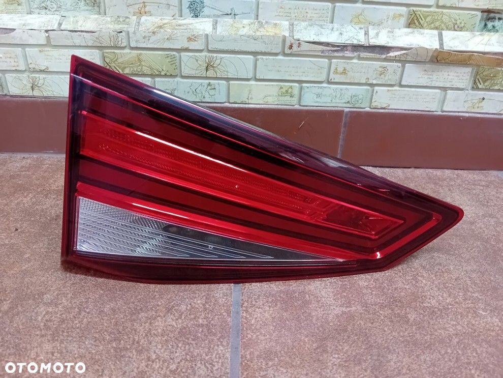 SEAT ATECA 16- LEWA TYLNA LAMPA KLAPA LED ORYGINAŁ 575945307D - 1