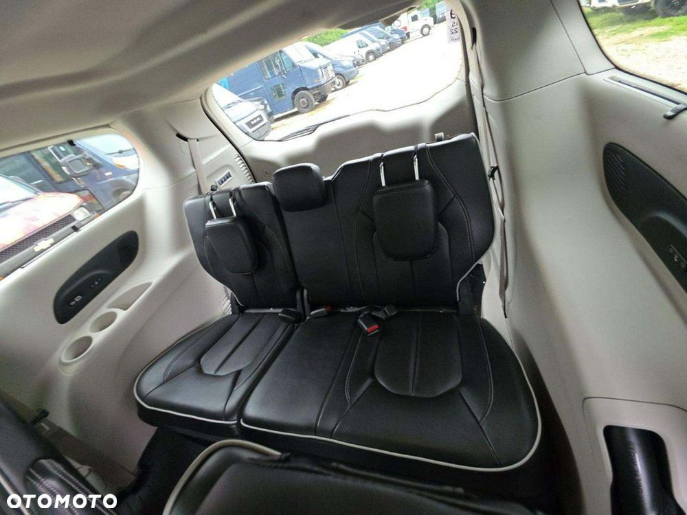 Chrysler Pacifica - 10