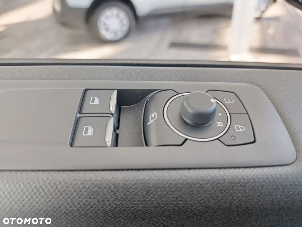 Ford Tourneo Custom - 16