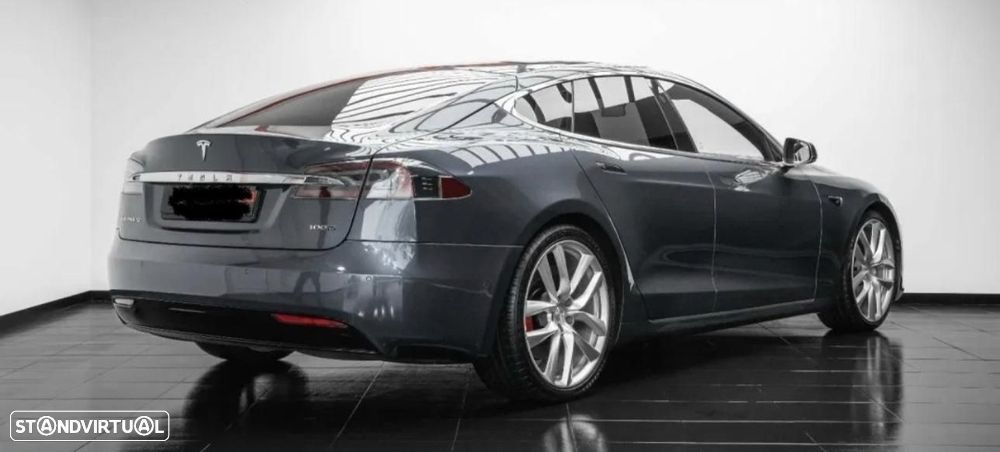 Tesla Model S - 3