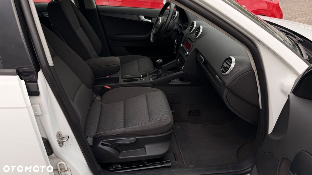 Audi A3 Sportback 1.6 TDI DPF Attraction - 14