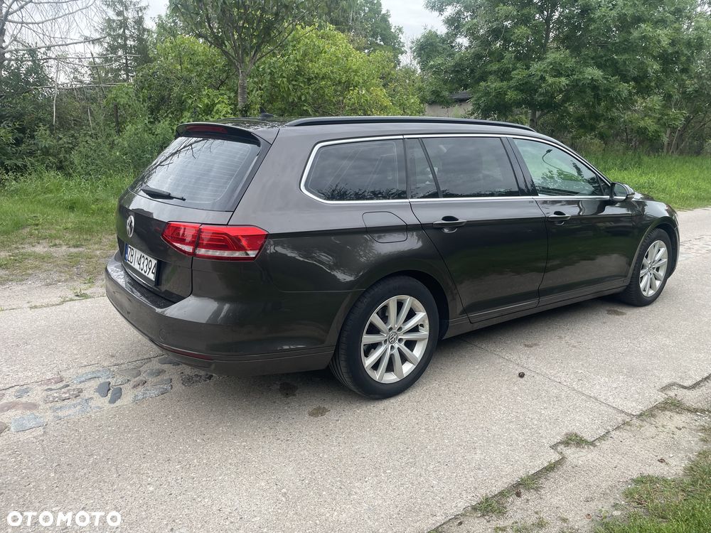 Volkswagen Passat - 4