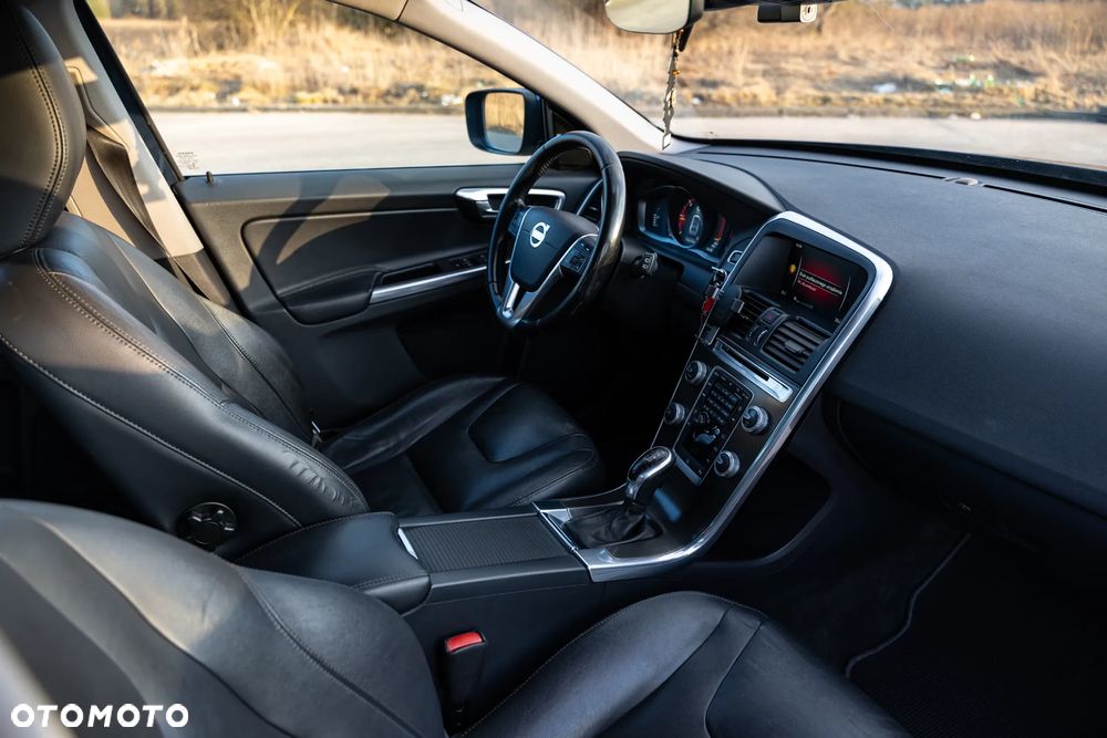 Volvo XC 60 D4 Drive-E Momentum - 22
