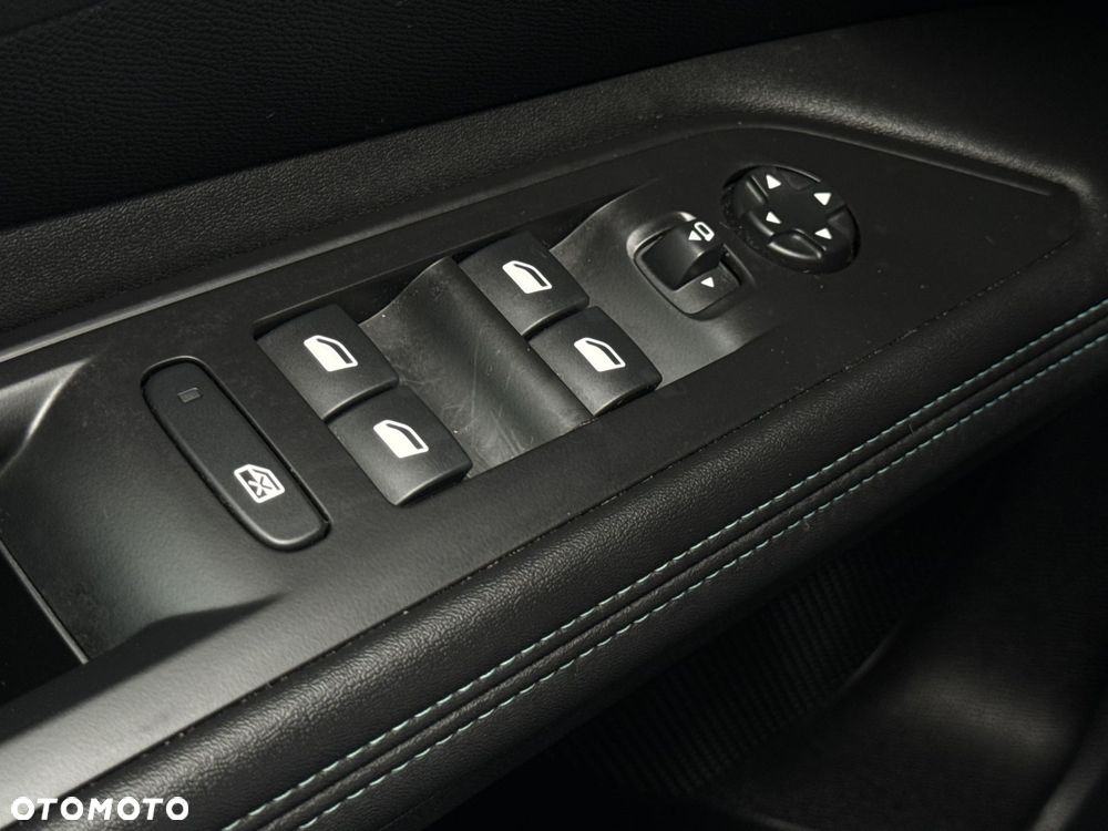 Peugeot 3008 1.2 PureTech Allure Pack S&S EAT8 - 29