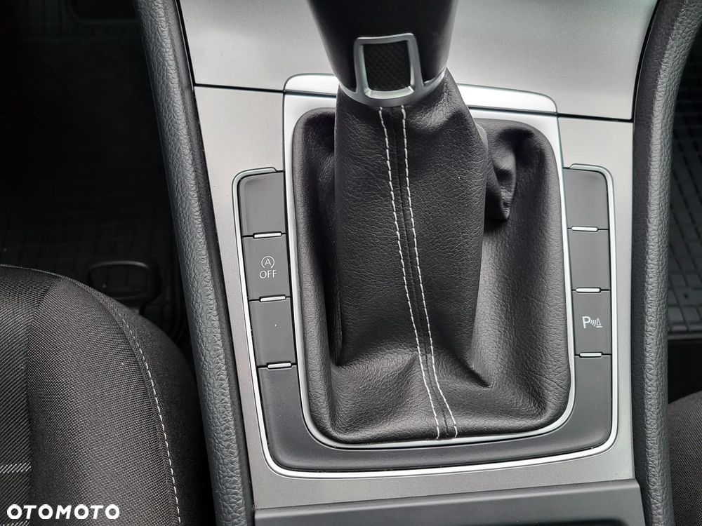 Volkswagen Golf 2.0 TDI BlueMotion Technology Lounge - 26