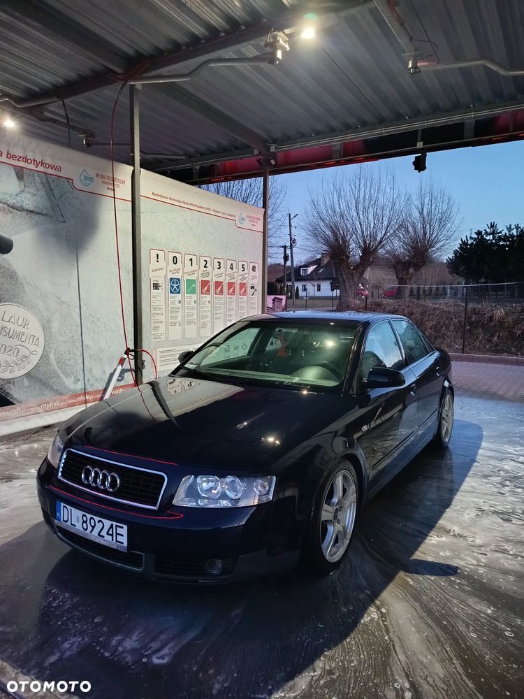 Audi A4 Limousine - 1