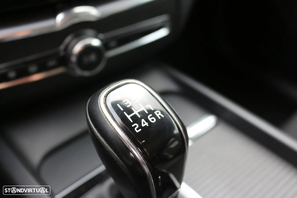 Volvo XC 60 2.0 D3 Momentum Plus - 26