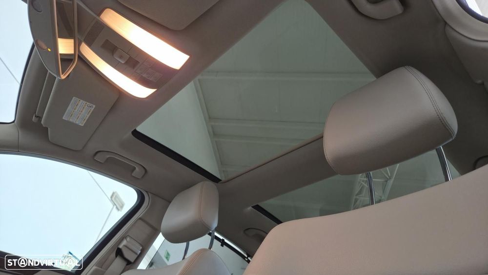 Mercedes-Benz E 250 7G-TRONIC Elegance - 23