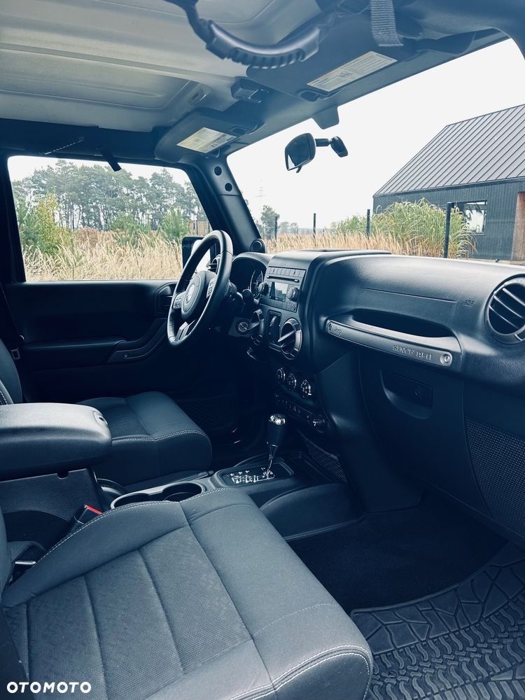 Jeep Wrangler ver-2-8-crd-unlim-sport - 4