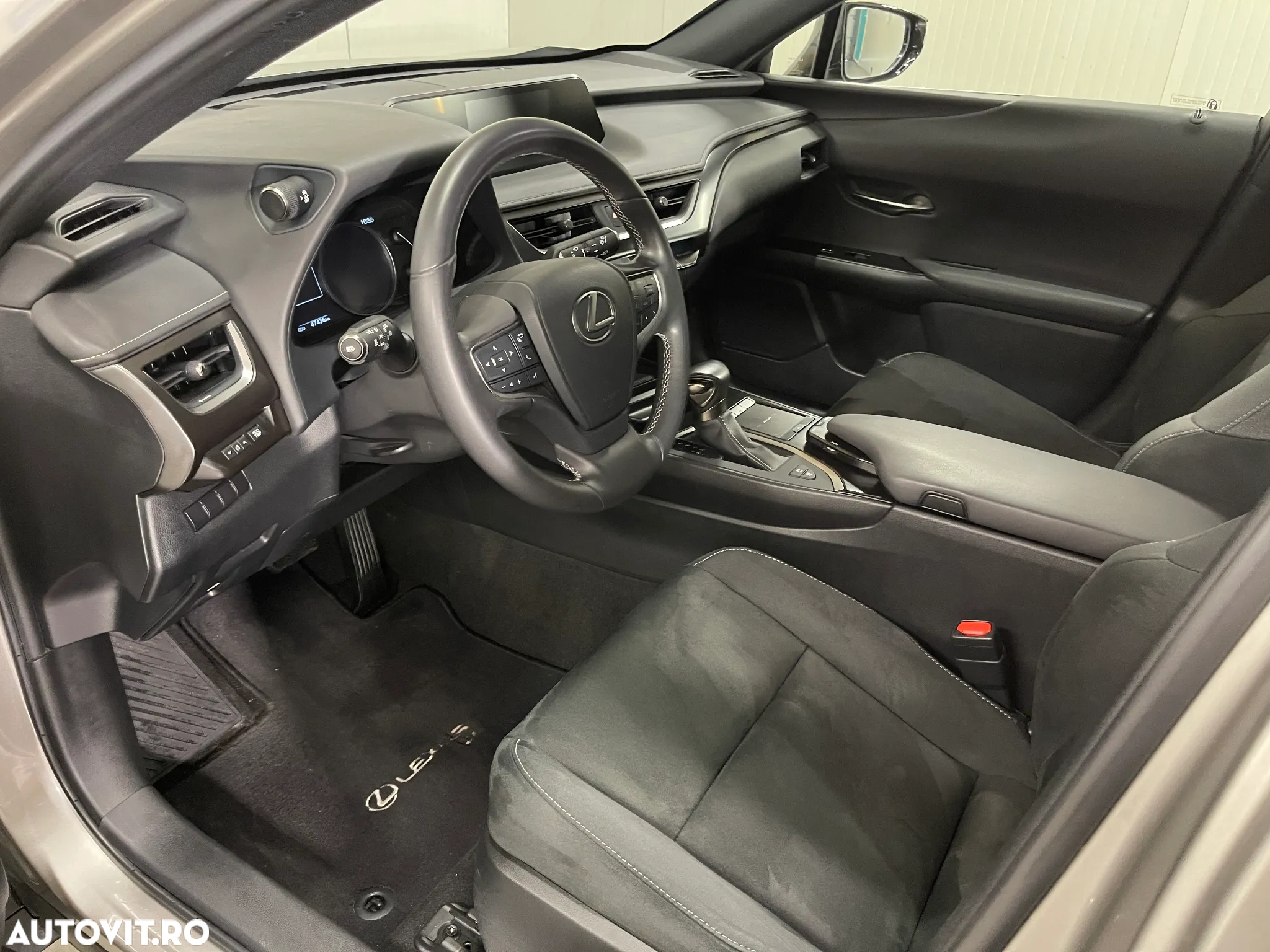 Lexus UX 250h 2.0L HEV 20H- (178 HP) 4X2 CVT Business - 5