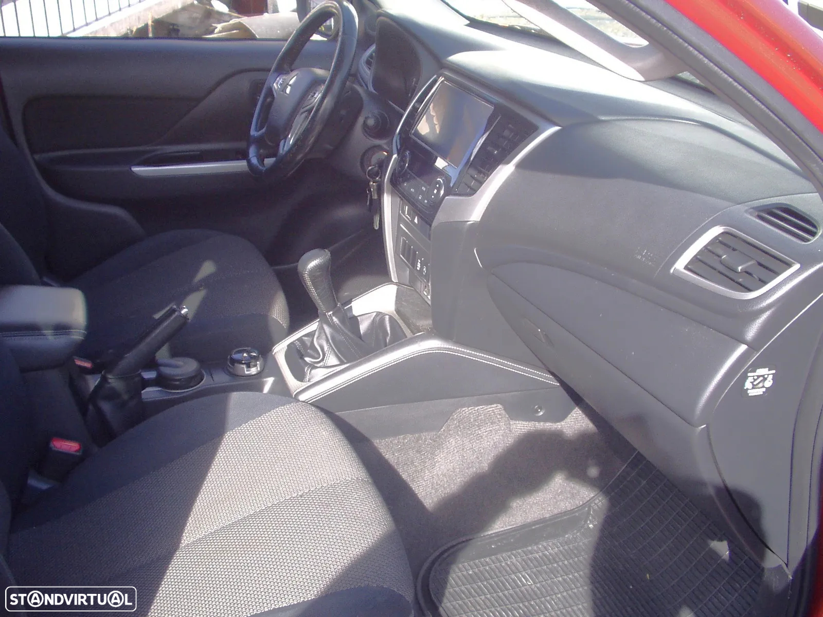 Mitsubishi L200 2.3 DI-D CD Invite Strakar Look 4WD - 6