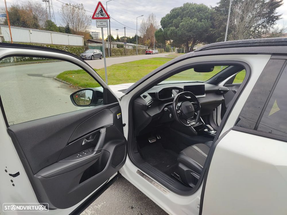 Peugeot e-2008 50 kWh GT - 6