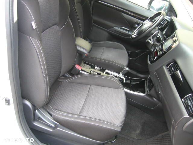 Mitsubishi Outlander 2.0 Intense + SDA 4WD CVT - 22