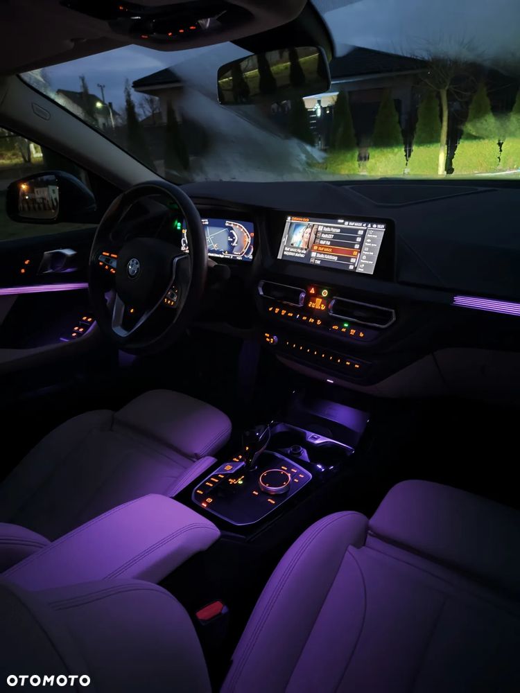 BMW Seria 2 218d Sport-Aut Sport Line - 17