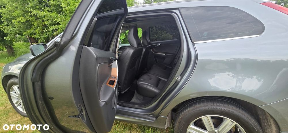 Volvo XC 60 D4 R-Design - 17