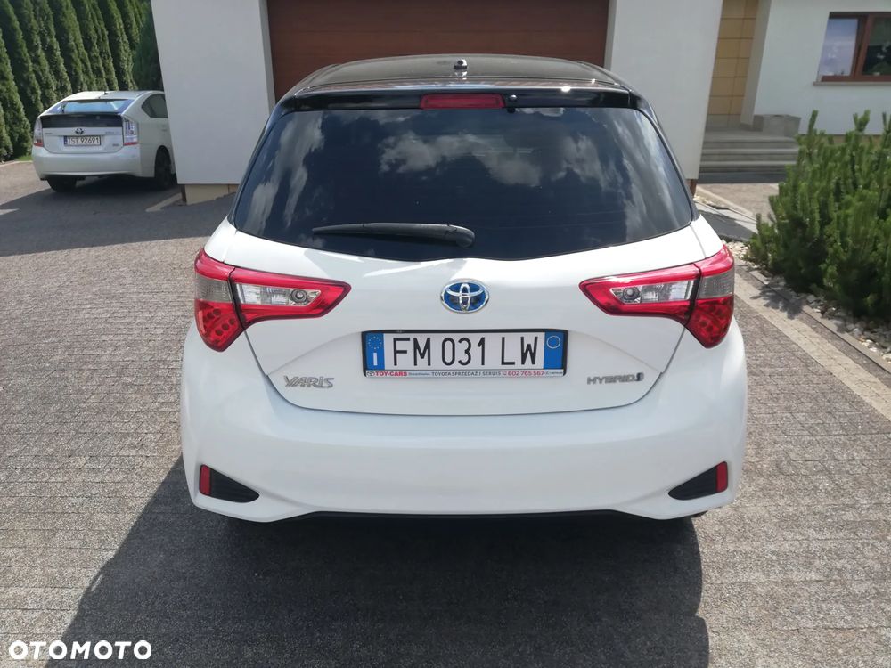 Toyota Yaris Hybrid 100 Premium - 12