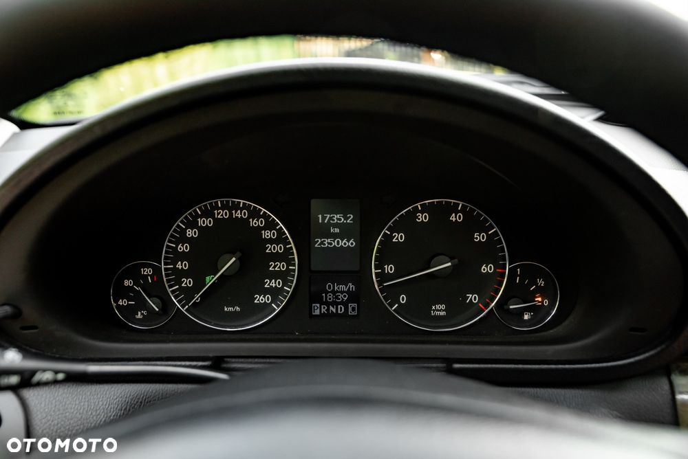 Mercedes-Benz Klasa C 320 4Matic Avantgarde Sport Edition - 29