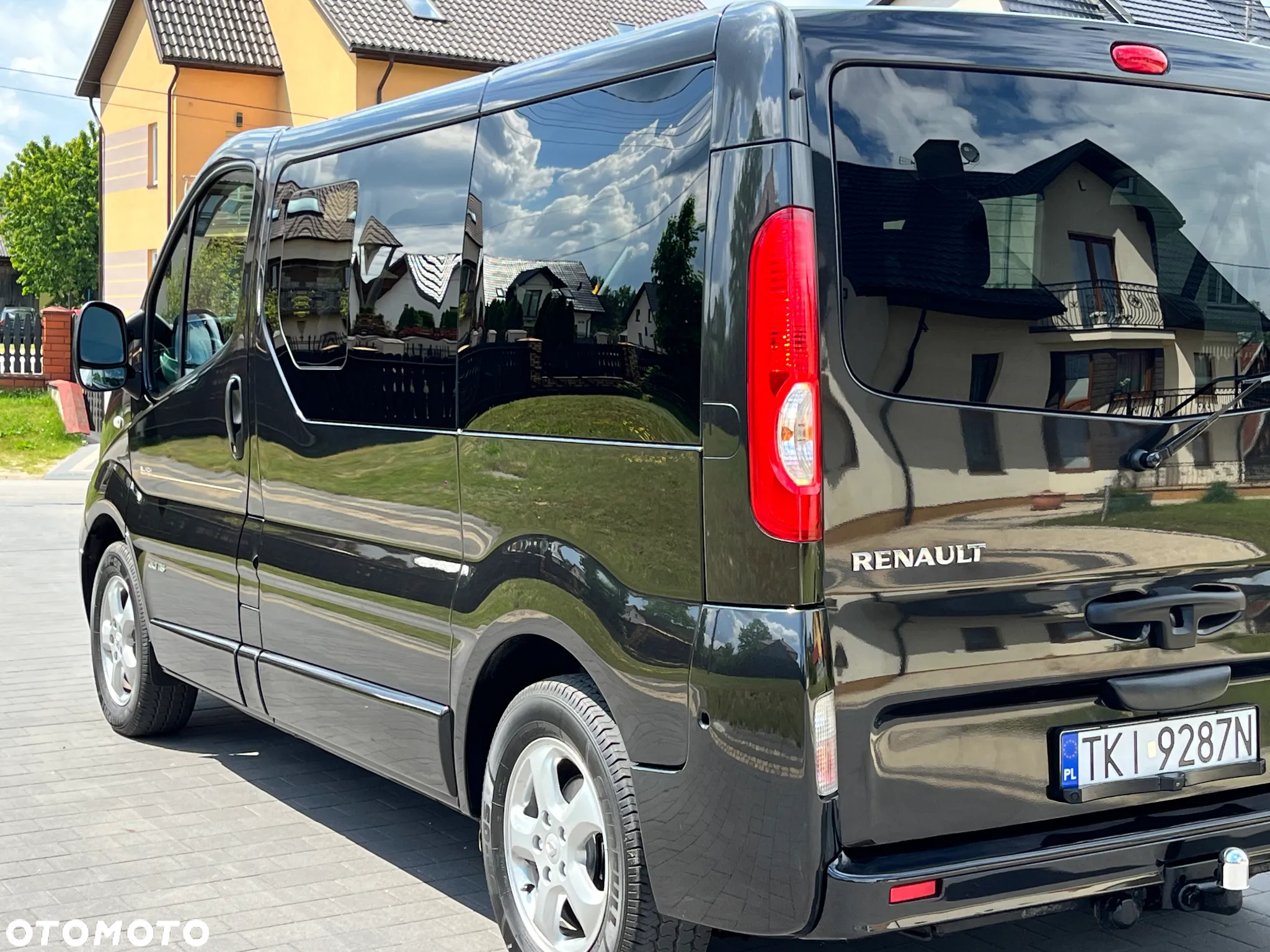 Renault Trafic Grand Passenger Black Edition - 11
