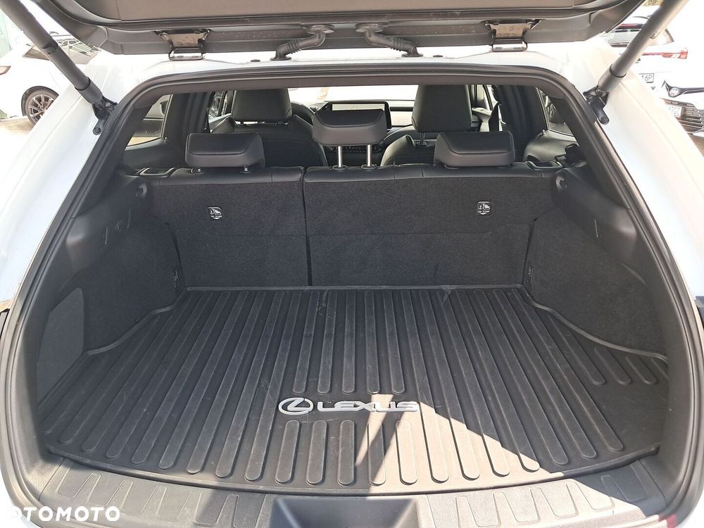 Lexus UX 300h F Sport Design AWD - 11