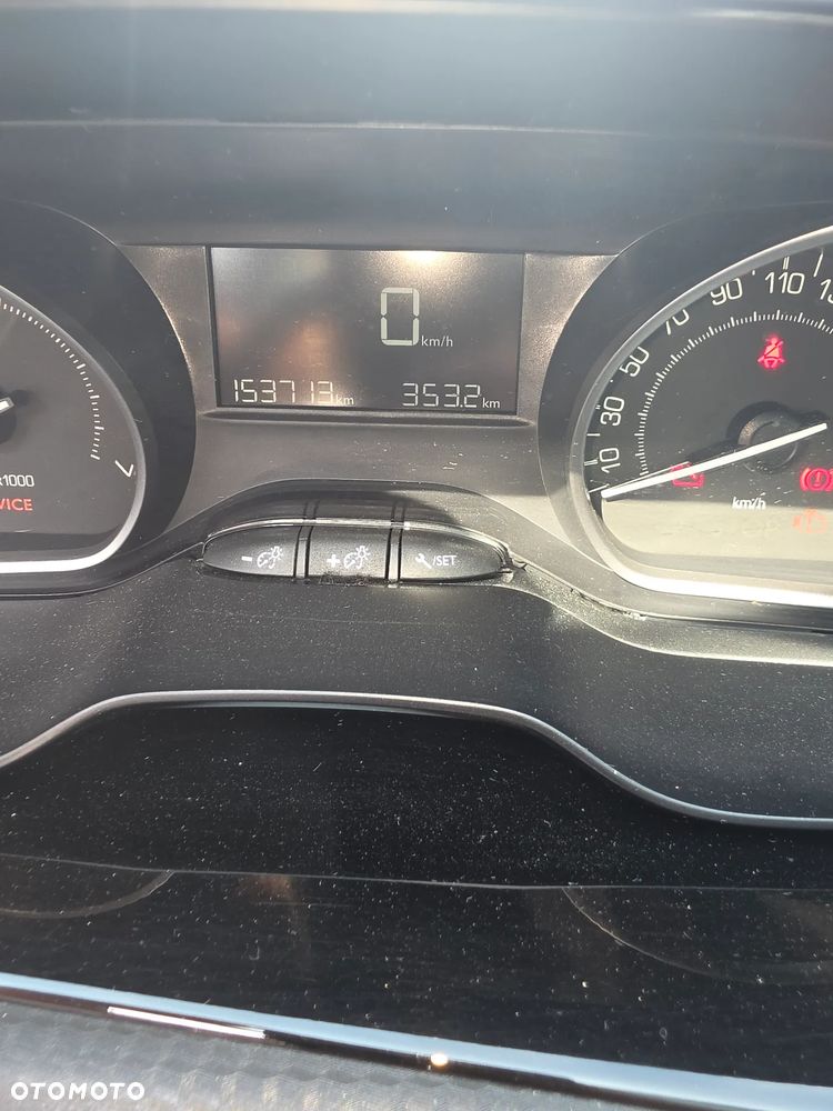 Peugeot 208 82 PureTech Style - 11
