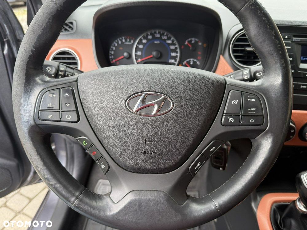 Hyundai i10 1.0 Fifa World Cup Edition - 18