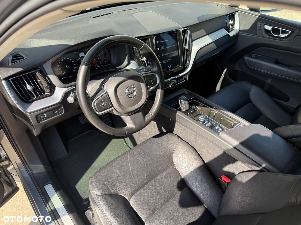 Volvo XC 60 B4 D AWD Momentum Pro - 11