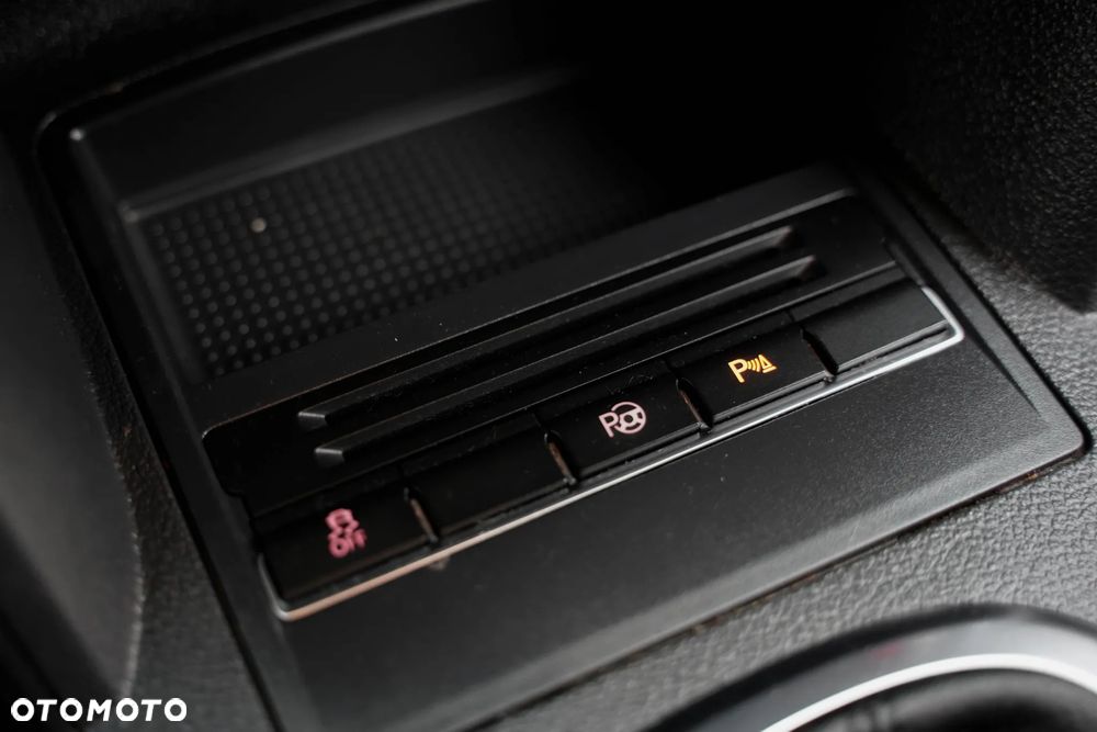 Volkswagen Touran 2.0 TDI DPF DSG R-Line Edition - 24