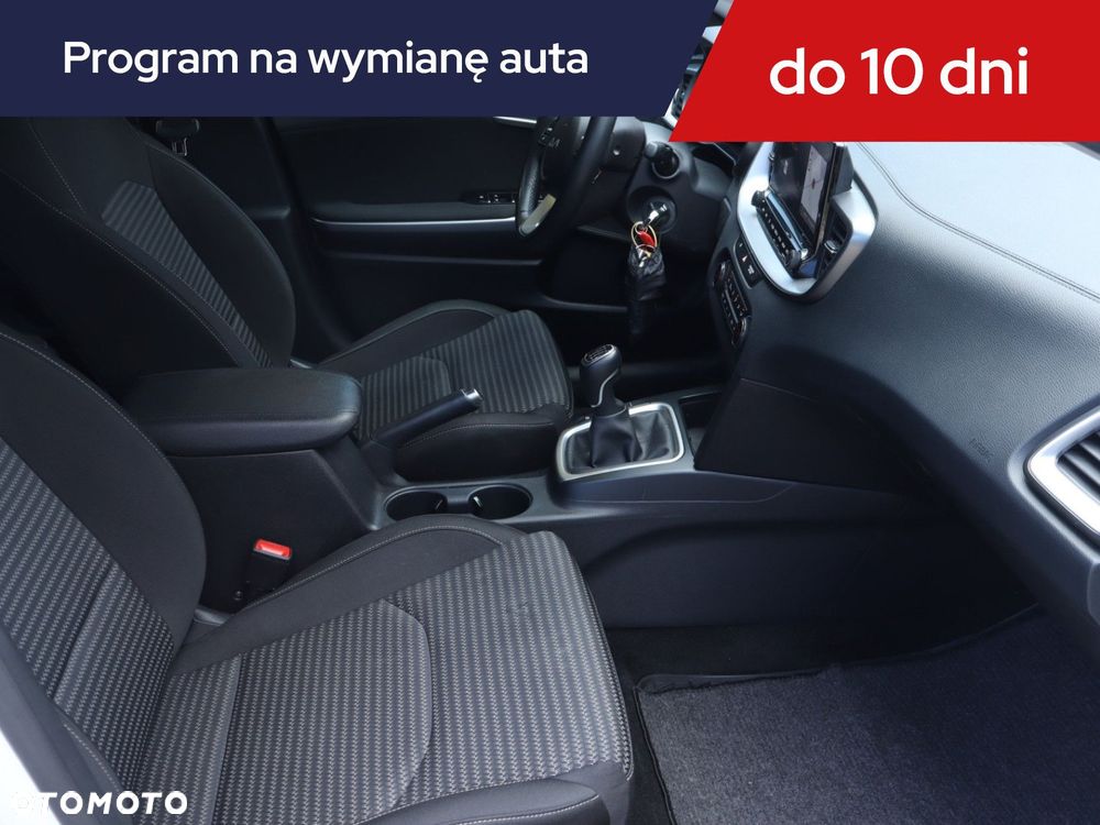 Kia Ceed - 11