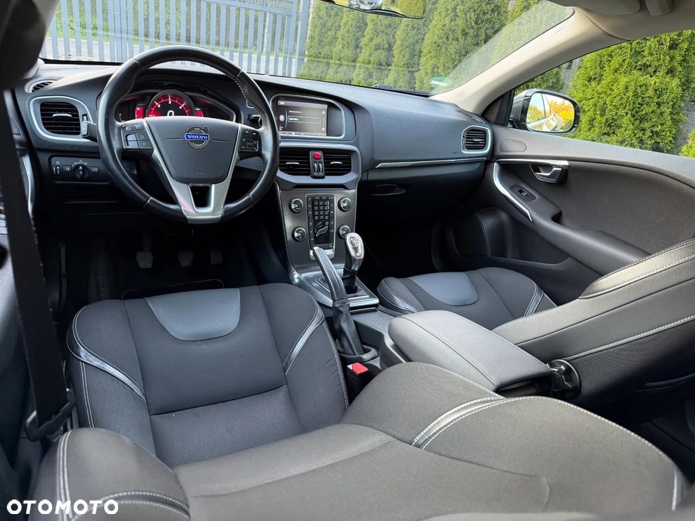 Volvo V40 D2 Momentum - 16