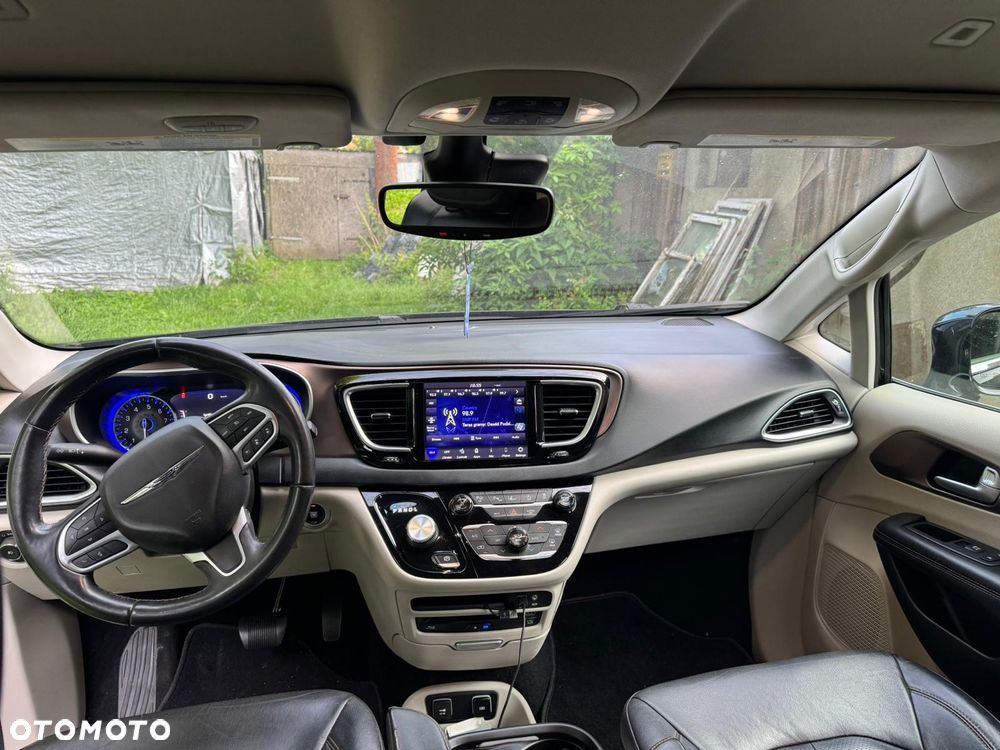 Chrysler Pacifica - 2