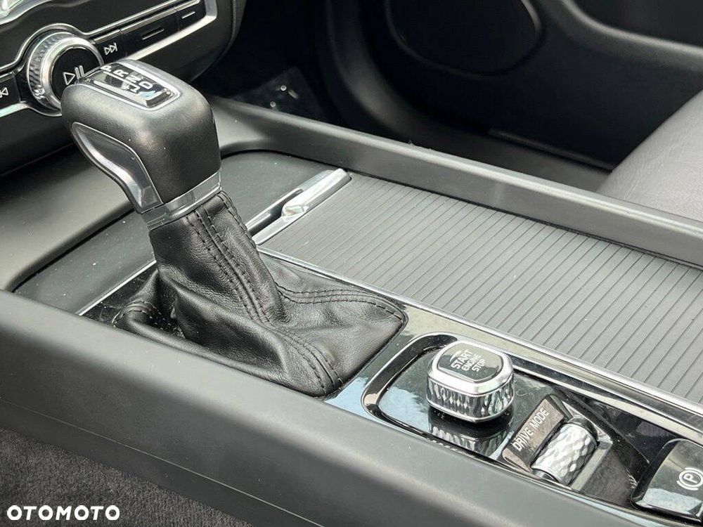 Volvo XC 60 T6 AWD Momentum - 26