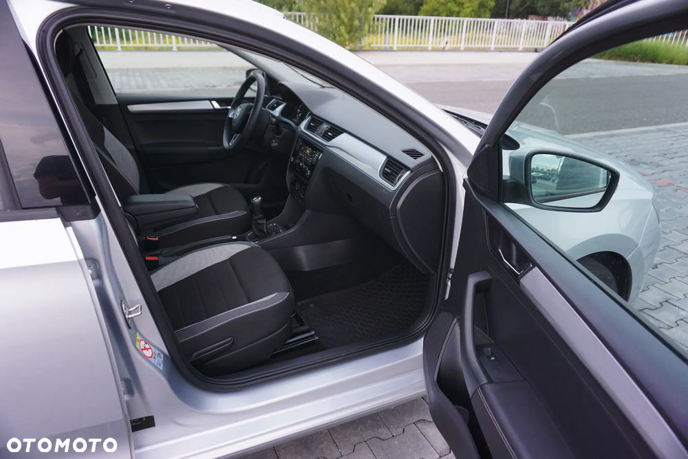 Skoda RAPID 1.0 TSI Style - 16