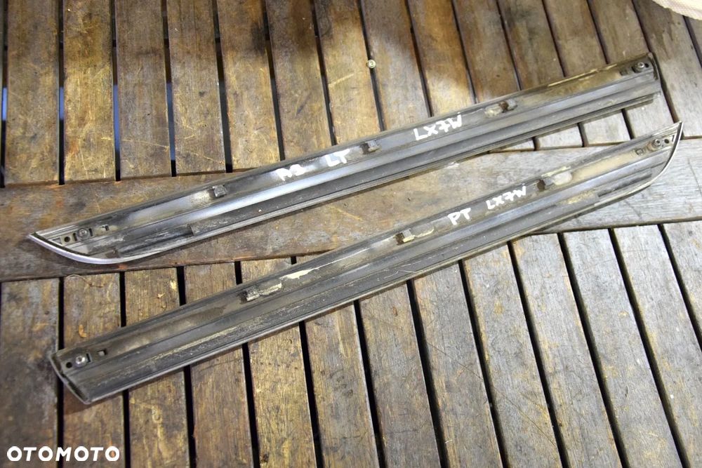 AUDI A3 8P 5d Sportback Listwa Listwa dolna drzwi tylnych prawa lewa LX7W - 2