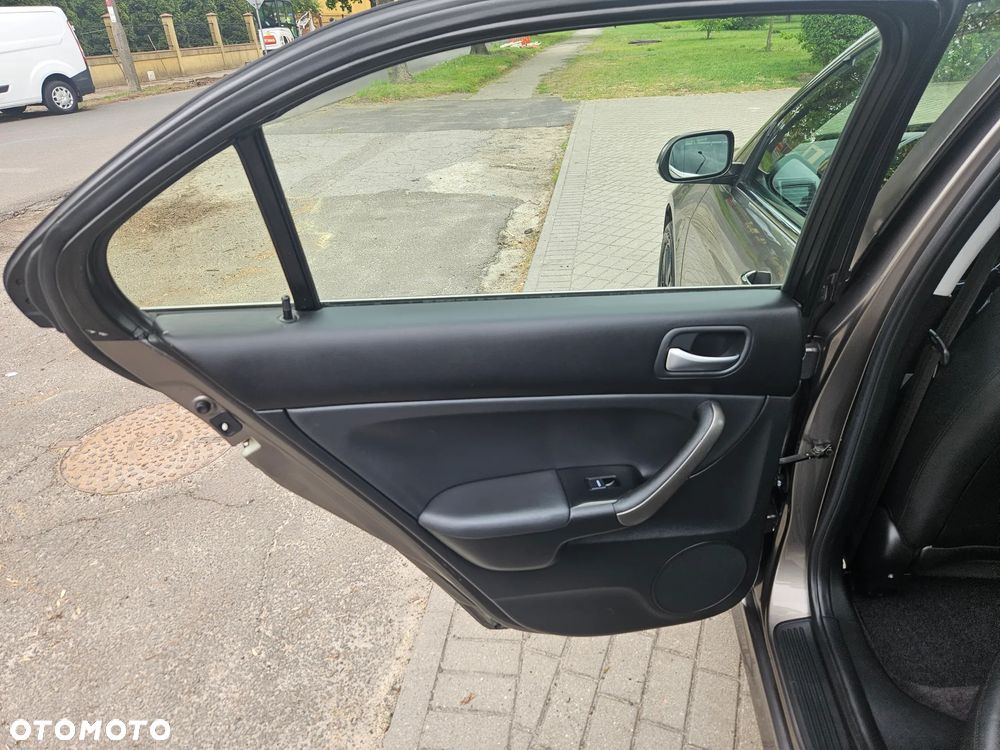 Honda Accord 2.0 i Executive - 13