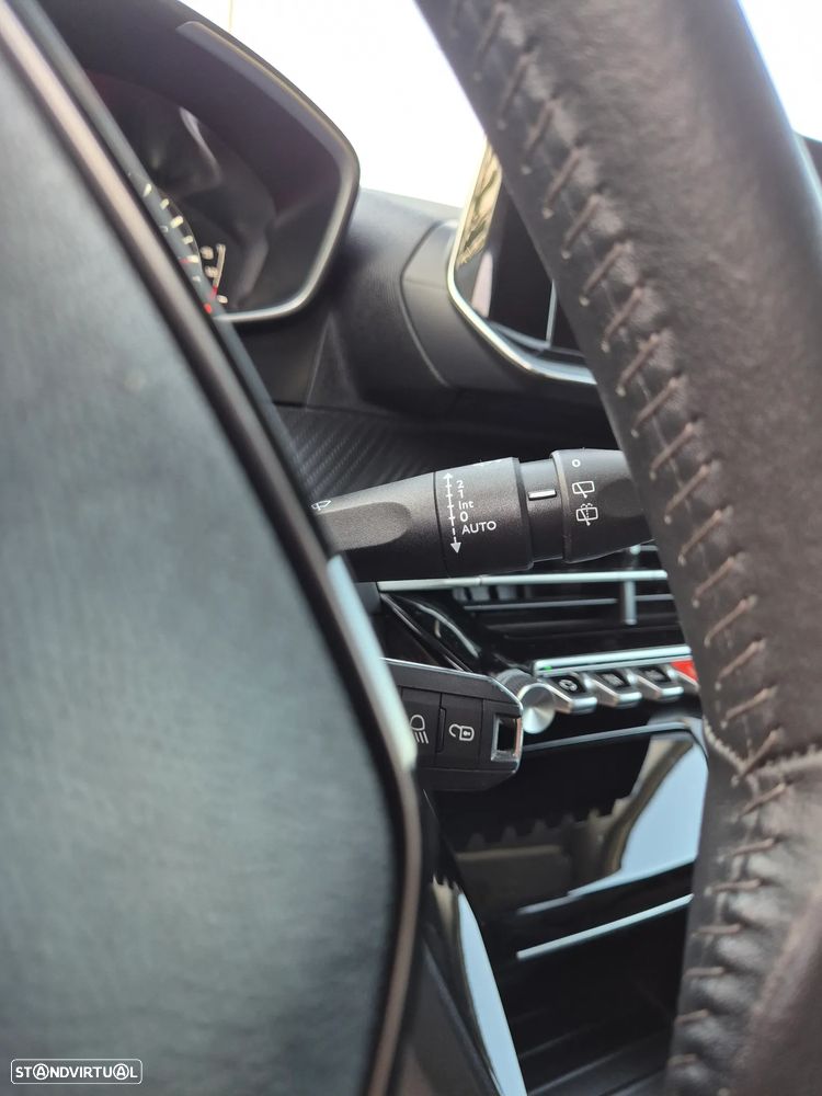 Peugeot 2008 1.2 PureTech Allure Pack - 28