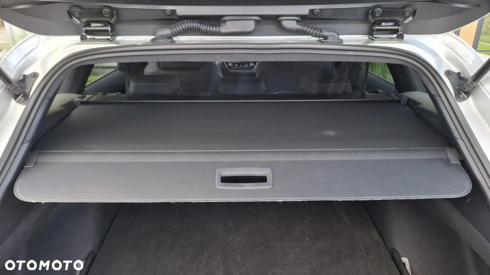 Toyota Corolla 1.8 Hybrid Style - 33