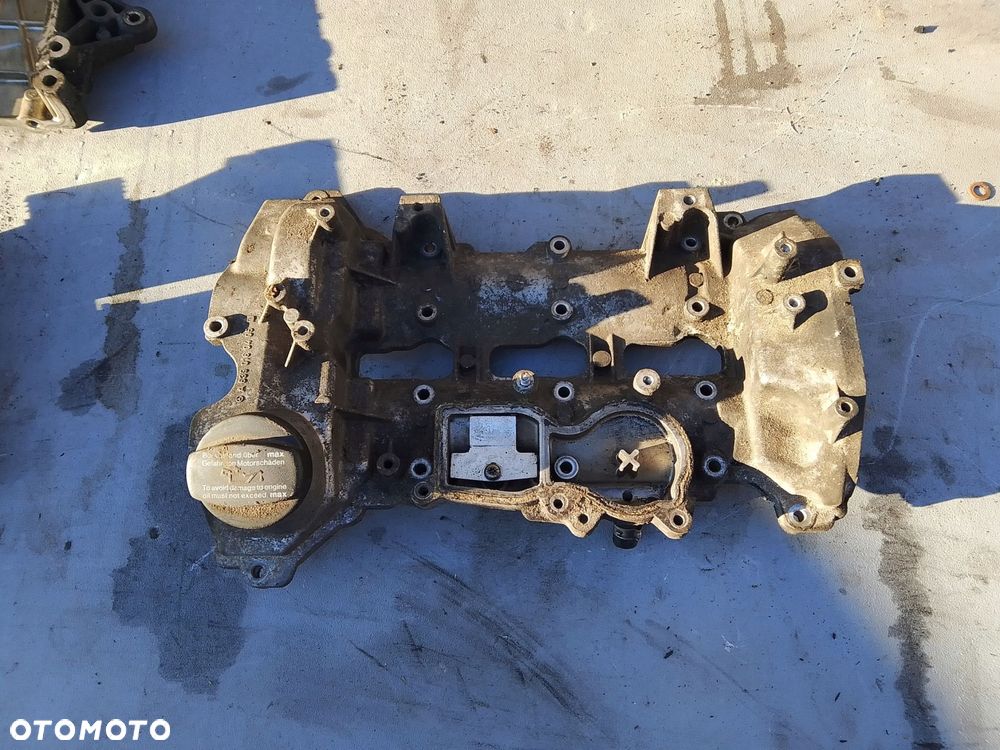 pokrywa zaworów mitsubishi colt 1.5 di-d a6390160405 - 1
