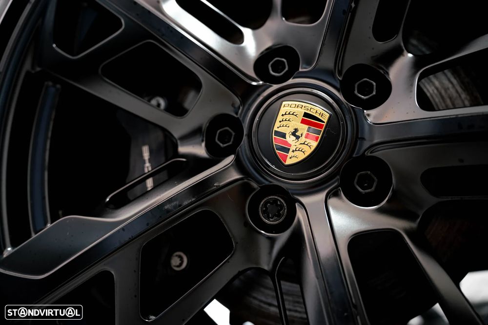 Porsche Taycan Cross Turismo 4 - 19