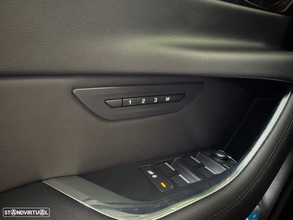 Jaguar XE 2.0 D R-Dynamic S - 38