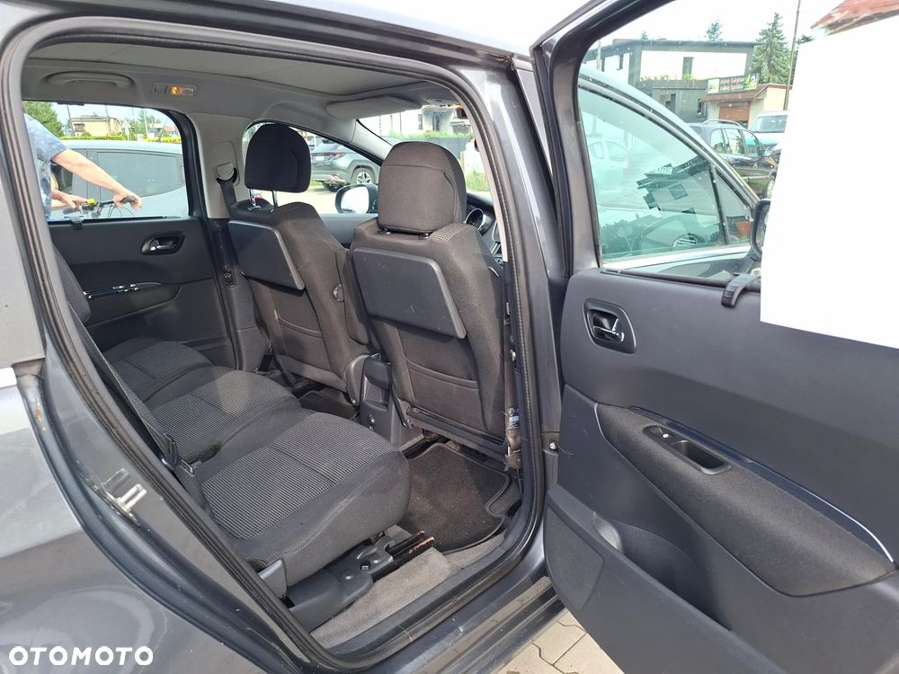 Peugeot 5008 - 8