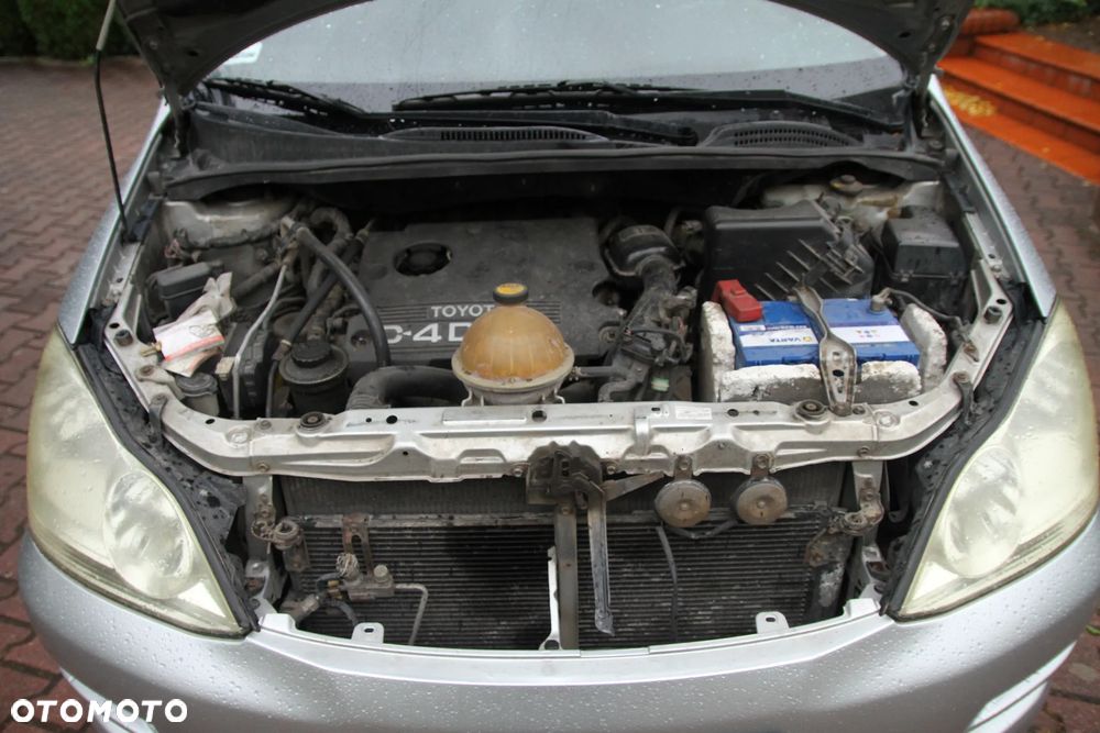 Toyota Avensis Verso D-4D Sol - 33