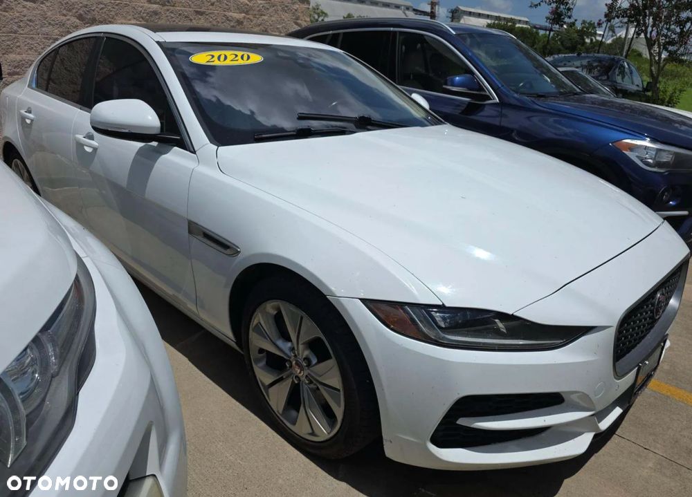 Jaguar XE P250 R-Dynamic SE - 2