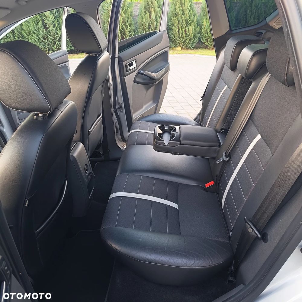 Ford Kuga 2.0 TDCi 2x4 Titanium - 19